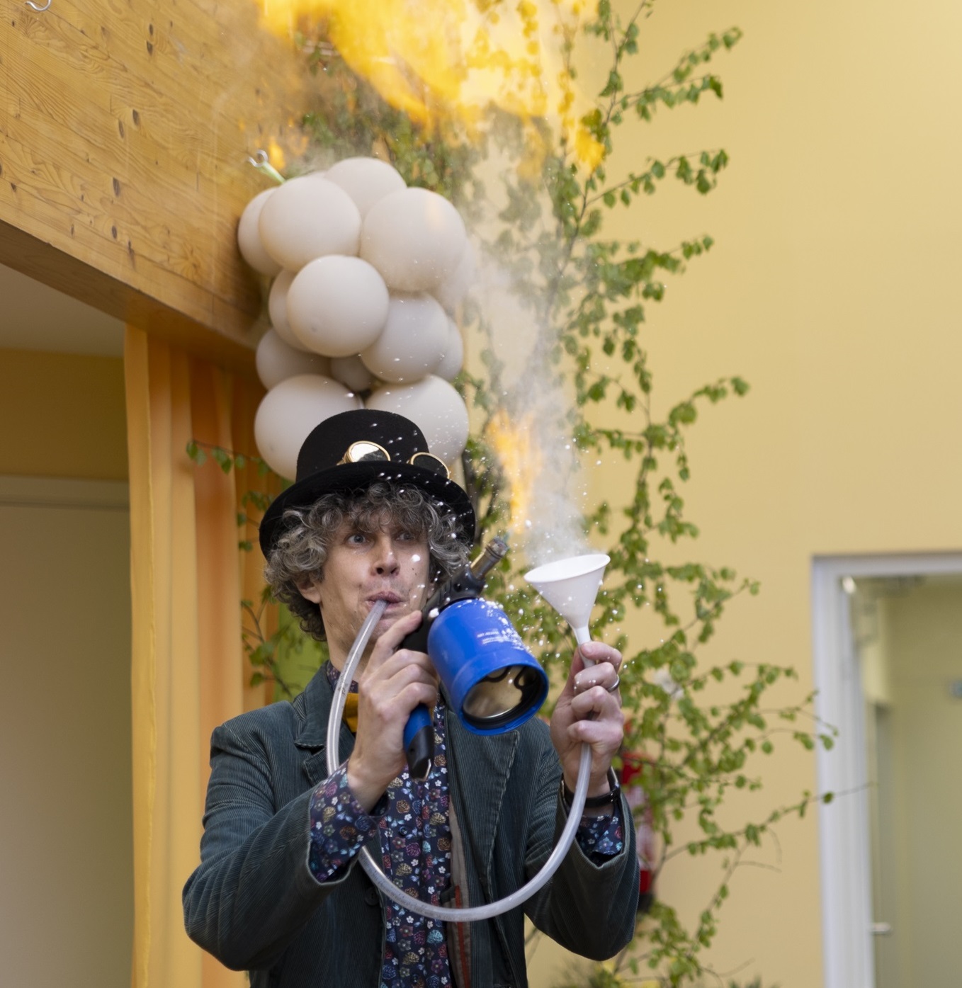 TAGASISIDE TEADUSTEATRI ETENDUSTELE